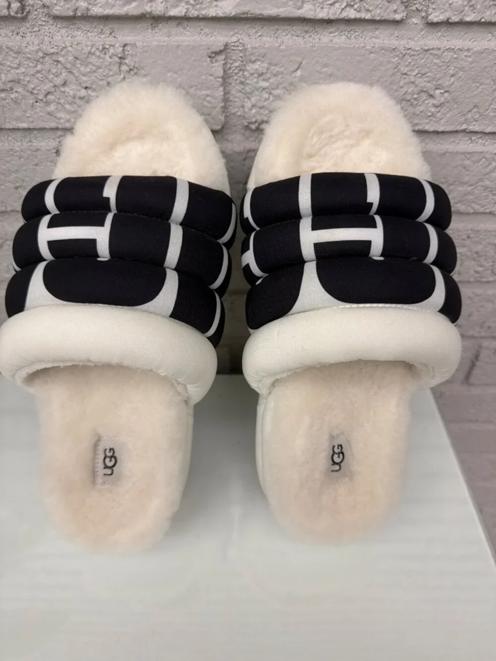 Ugg Women’s Maxi Logo Quilted Puff Platform Slides Size 9